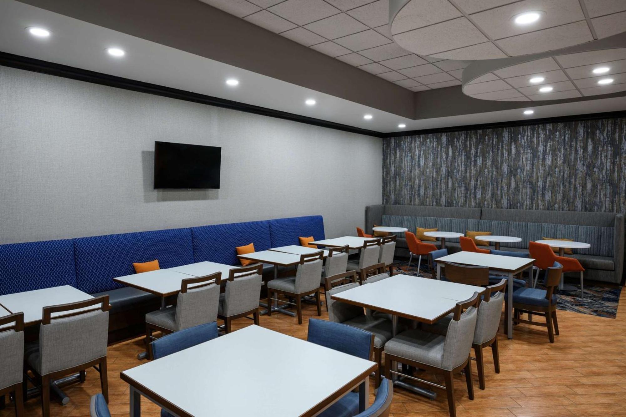 Hampton Inn Evansville Airport Экстерьер фото